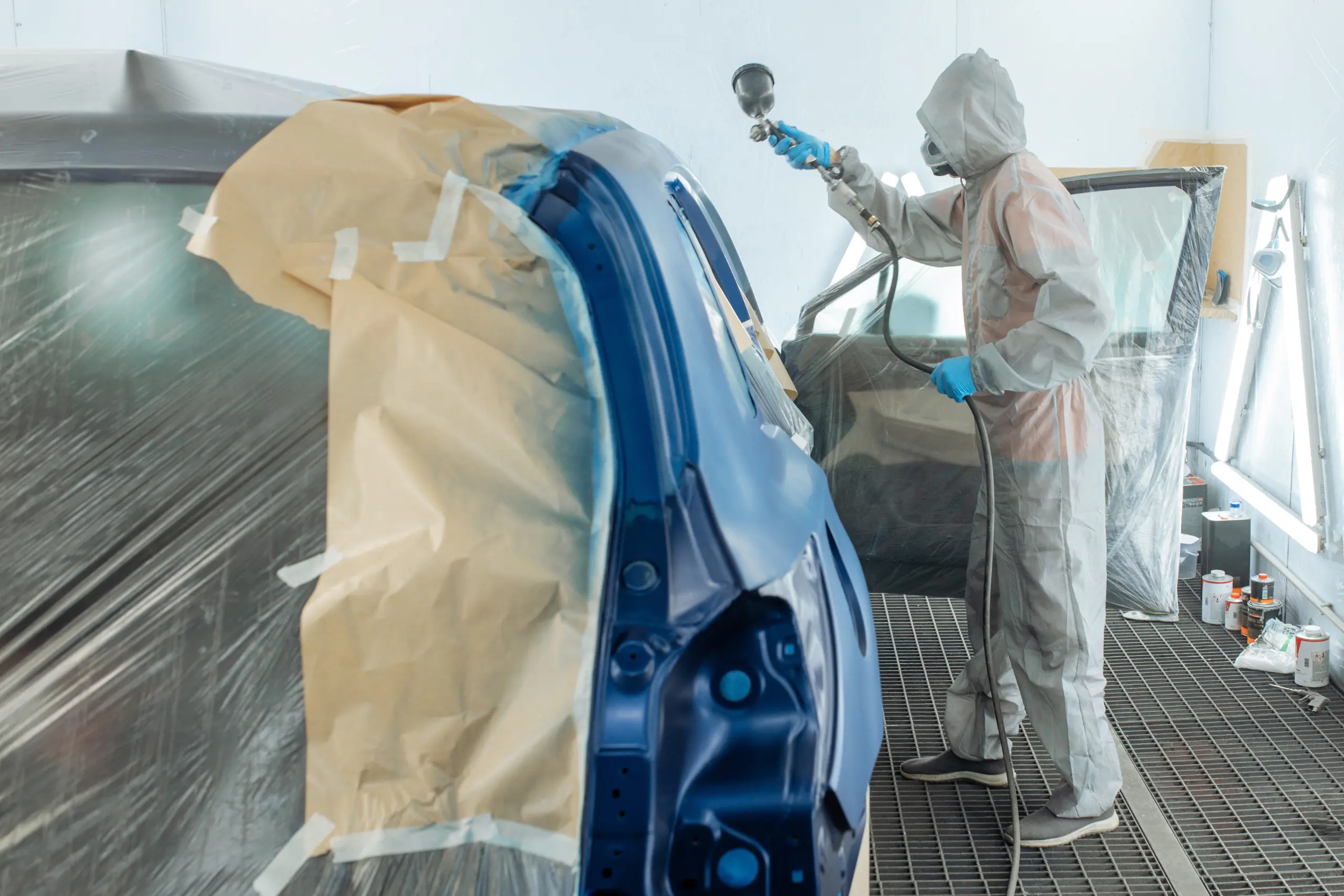 automobile-repairman-painter-hand-in-protective-gl